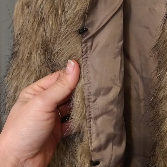 Faux fur vest - Picture 3 of 4